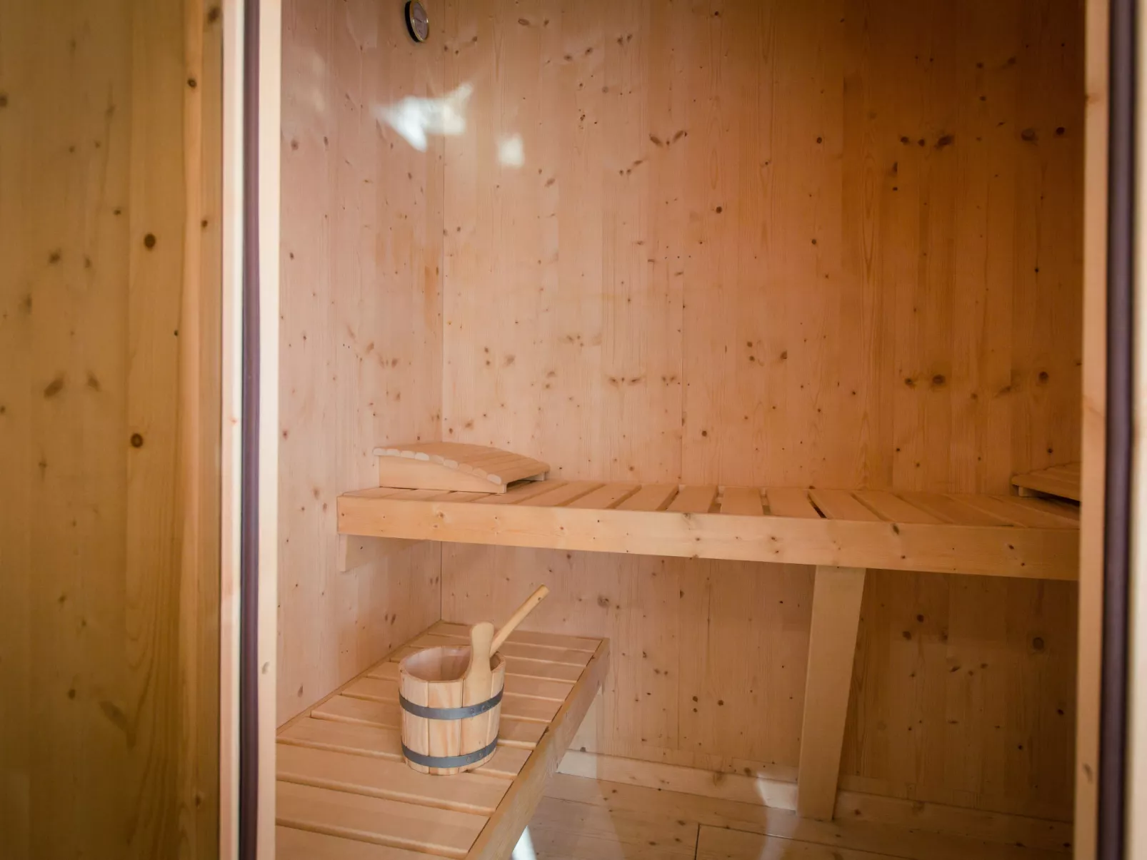 #44 mit Sauna und Sprudelbad innen-Inside