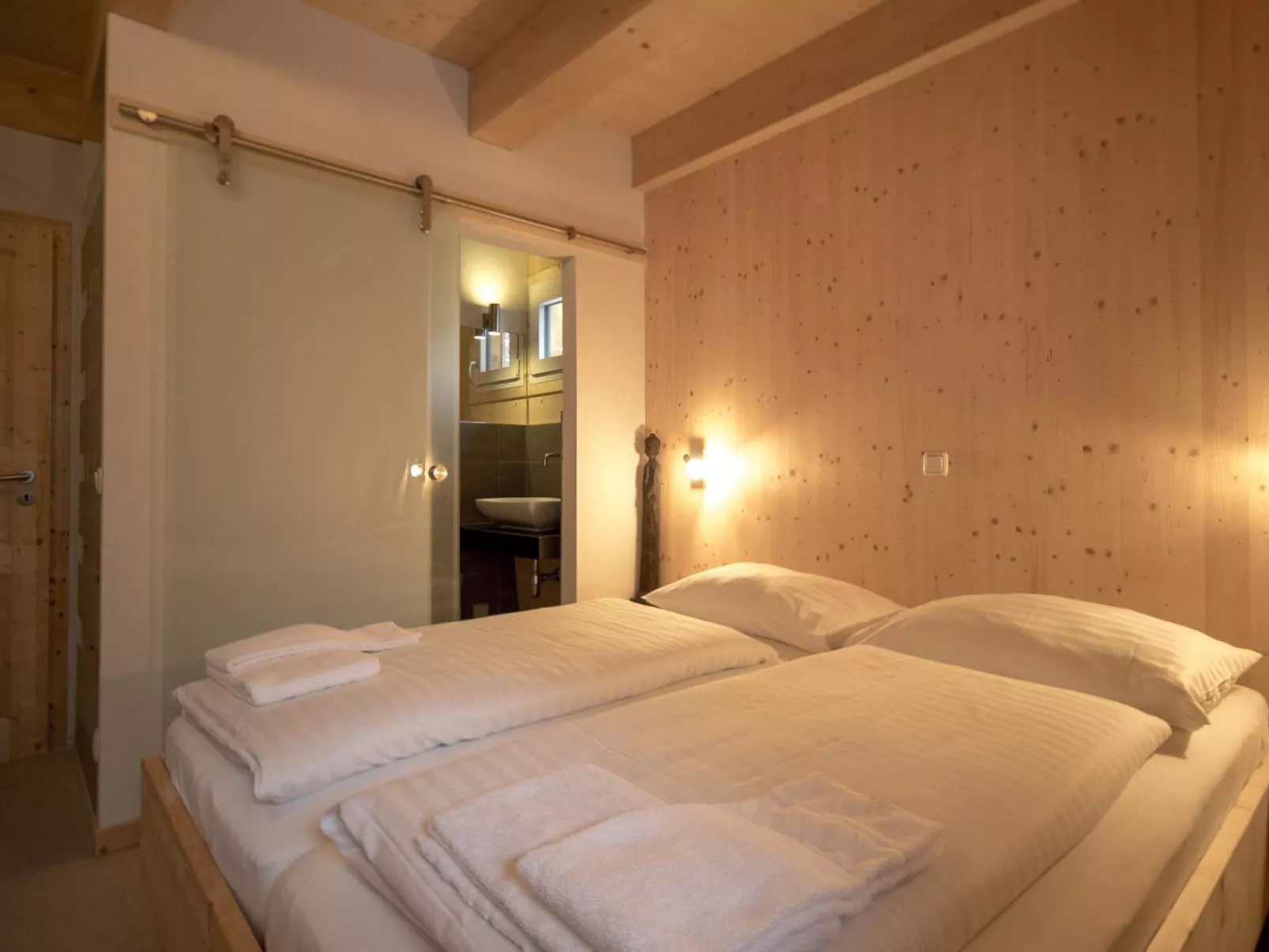 #49 mit IR-Sauna & Sprudelwanne Innen-Inside