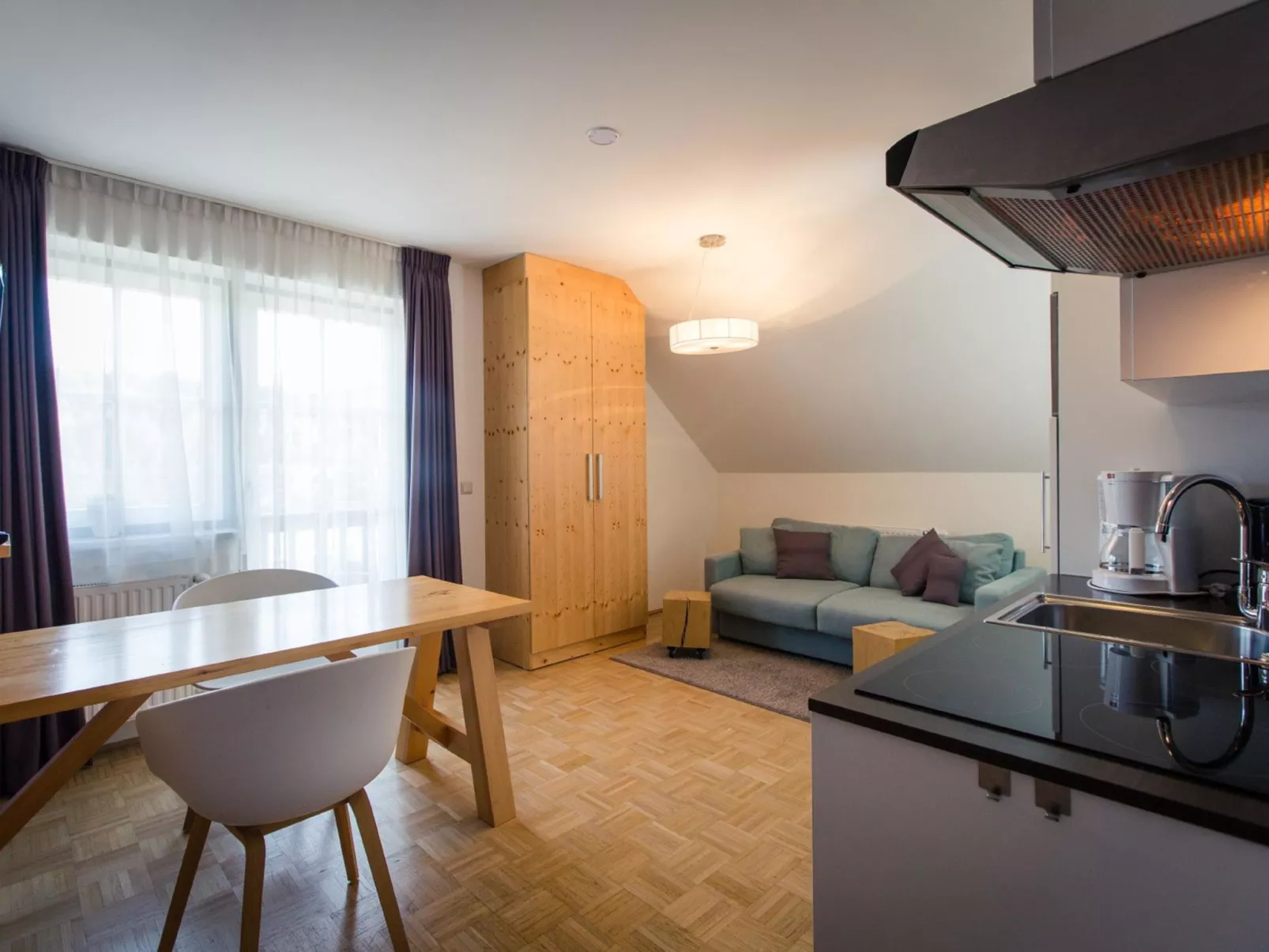 Studio #13 mit Balkon-Dedans