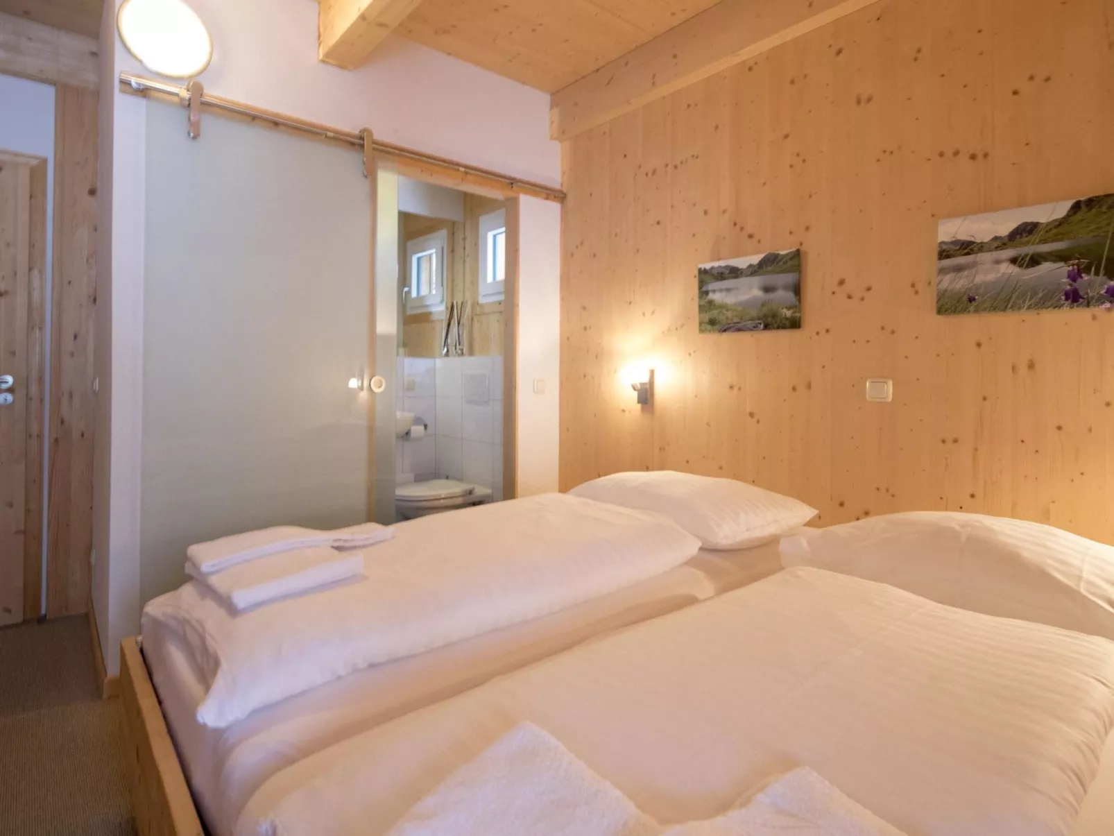 #21 mit IR-Sauna und Whirlpool-Drinnen