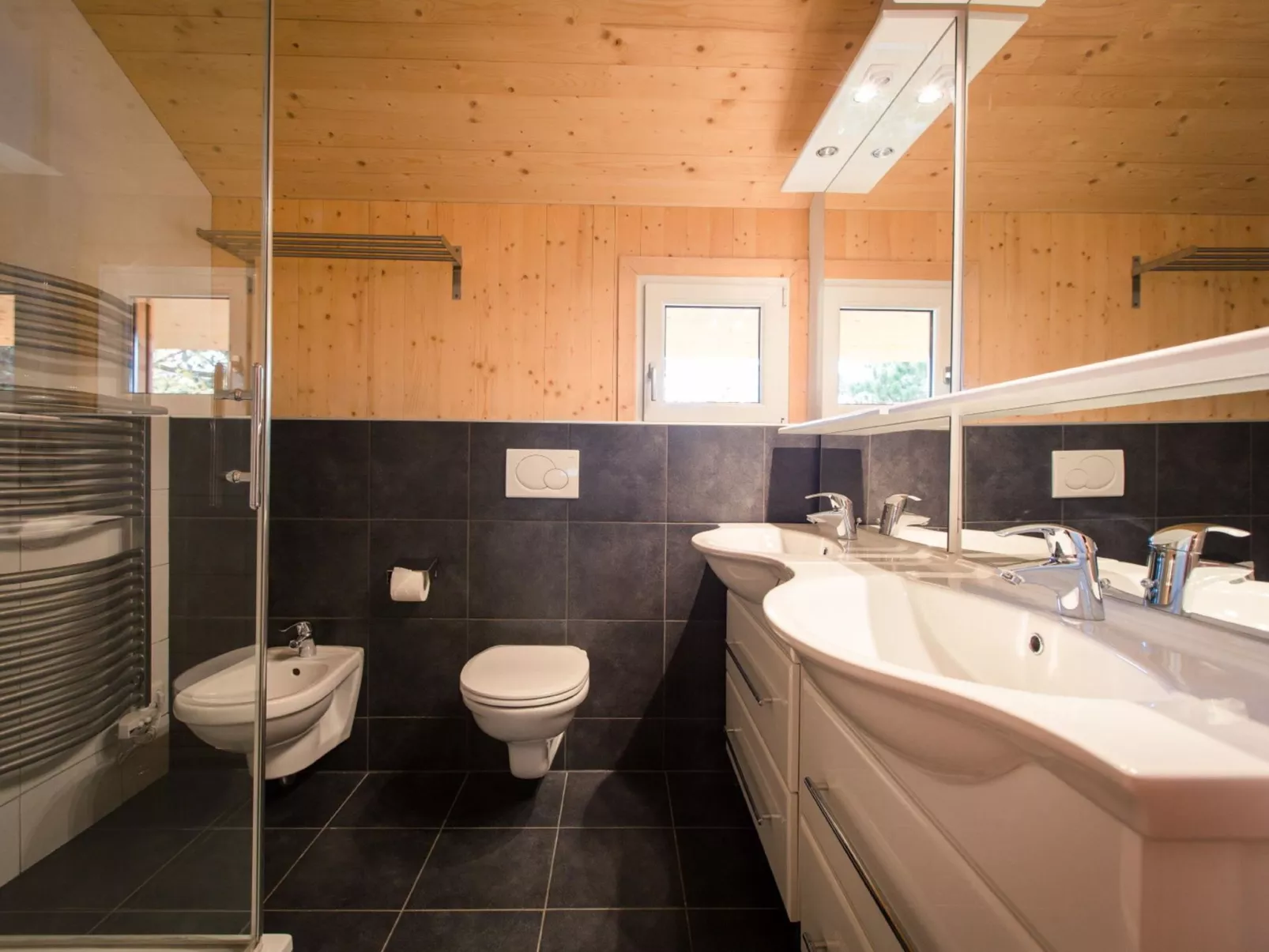#39 mit IR-Sauna und Sprudelbad Innen-Dedans