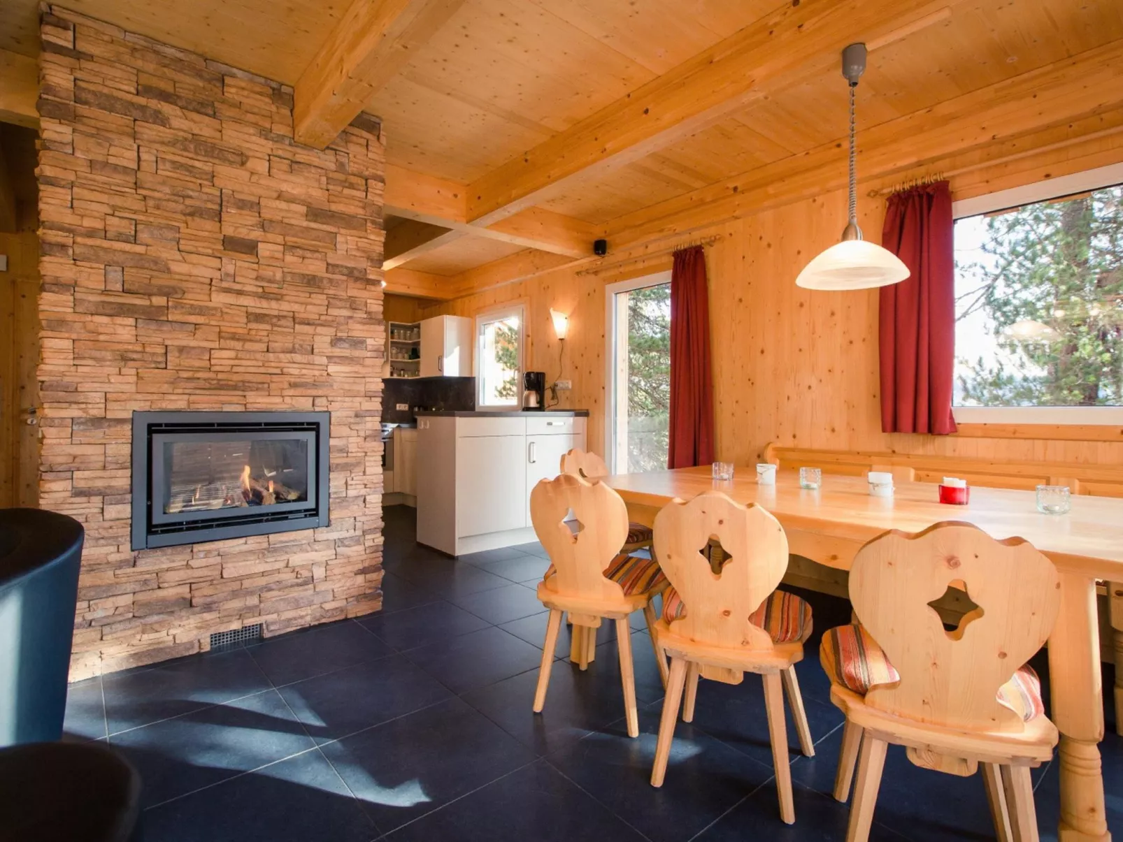 #39 mit IR-Sauna und Sprudelbad Innen-Dedans