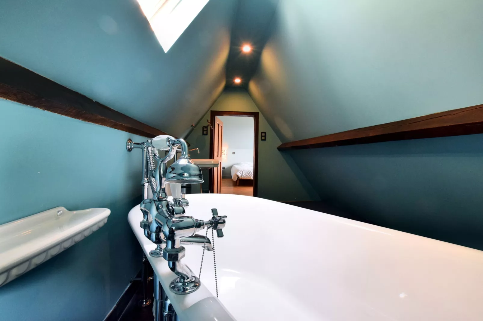 Lumen 7-Bedroom
