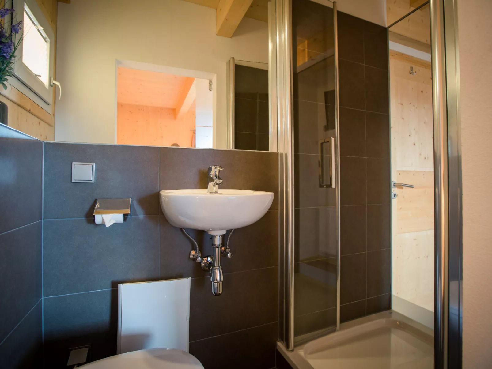 #48 mit IR-Sauna und Sprudelbad aussen-Inside