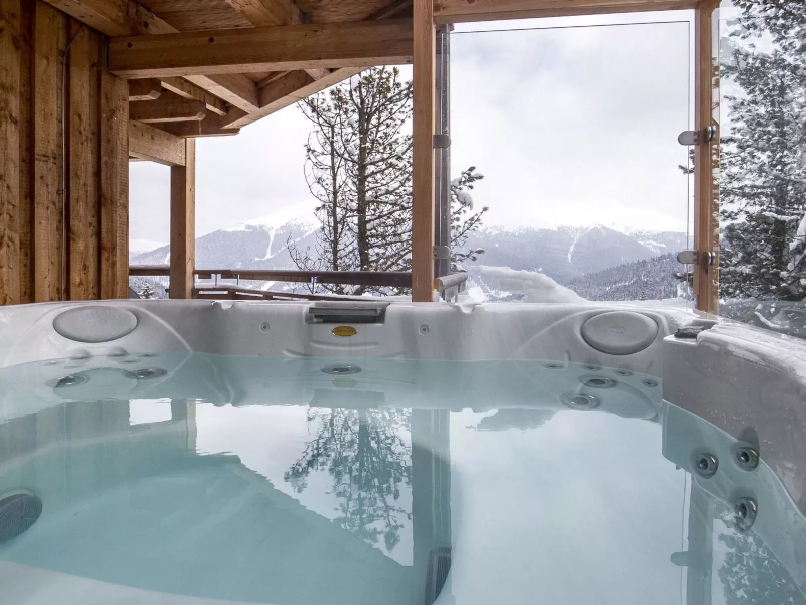 #48 mit IR-Sauna und Sprudelbad aussen-Outside