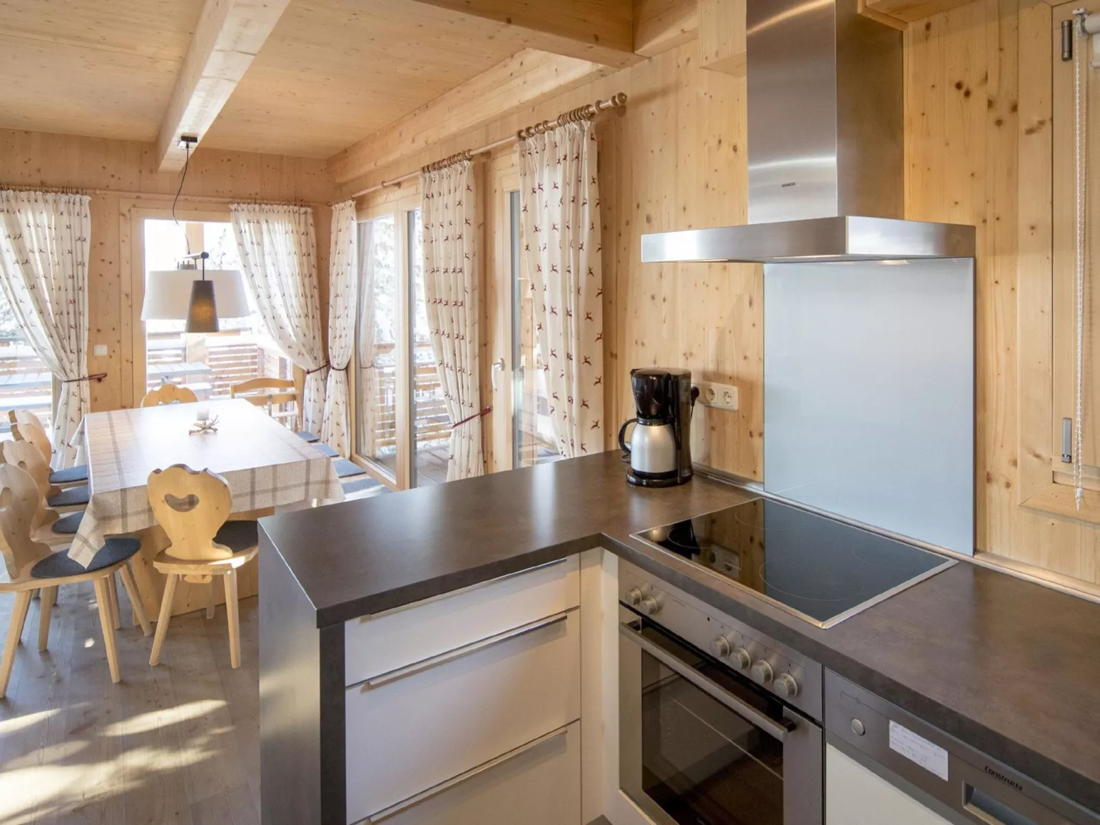 #32 mit IR-Sauna & Sprudelwanne Innen-Inside