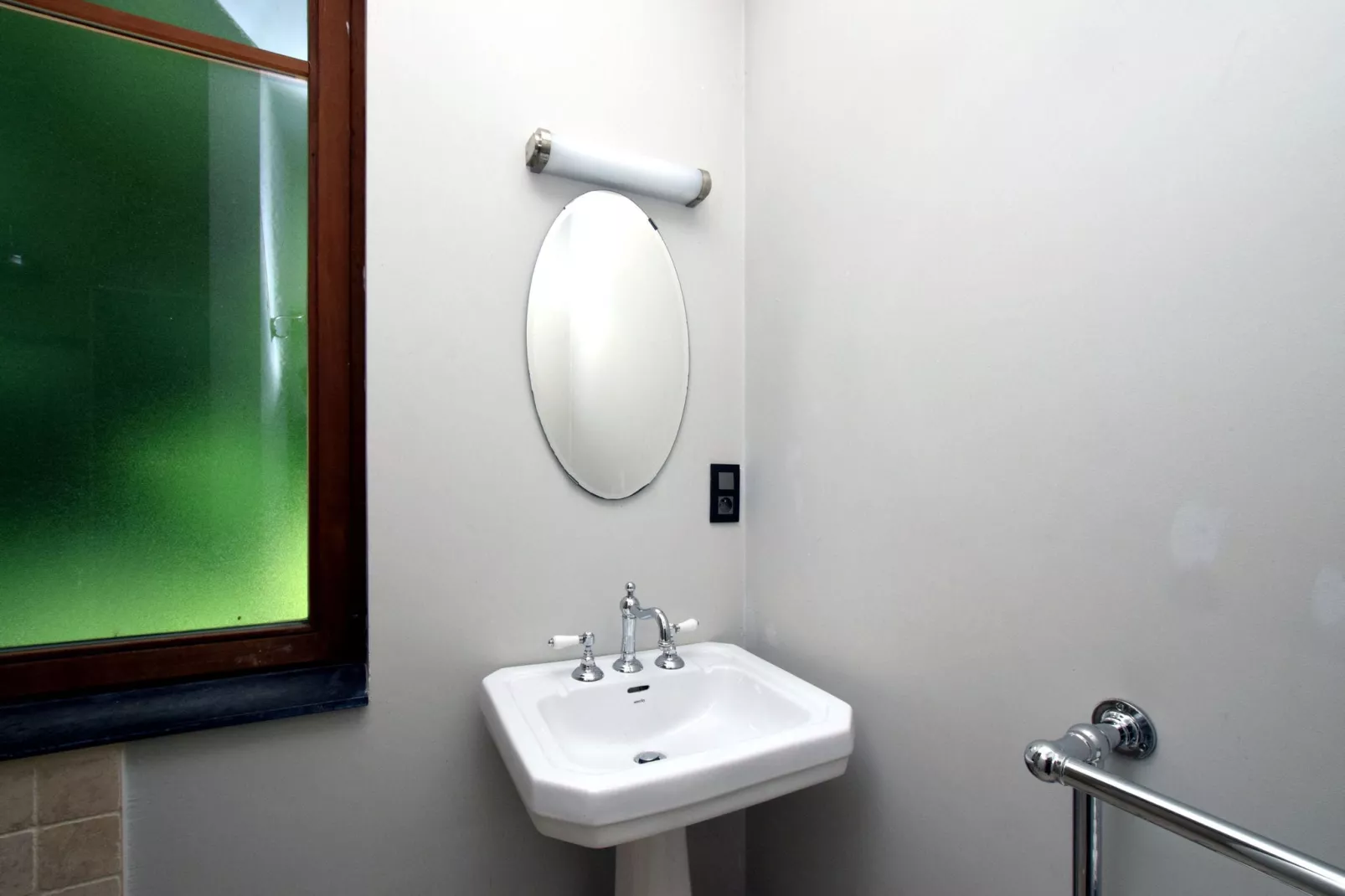 Lumen 7-Bathroom