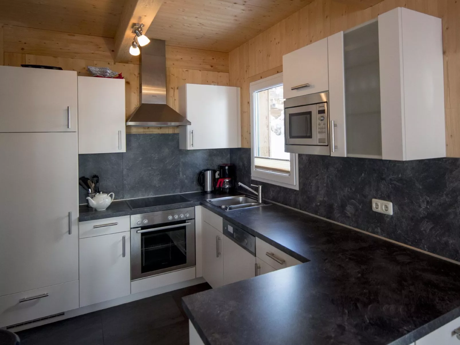 #30 mit IR-Sauna & Sprudelbad innen-Inside