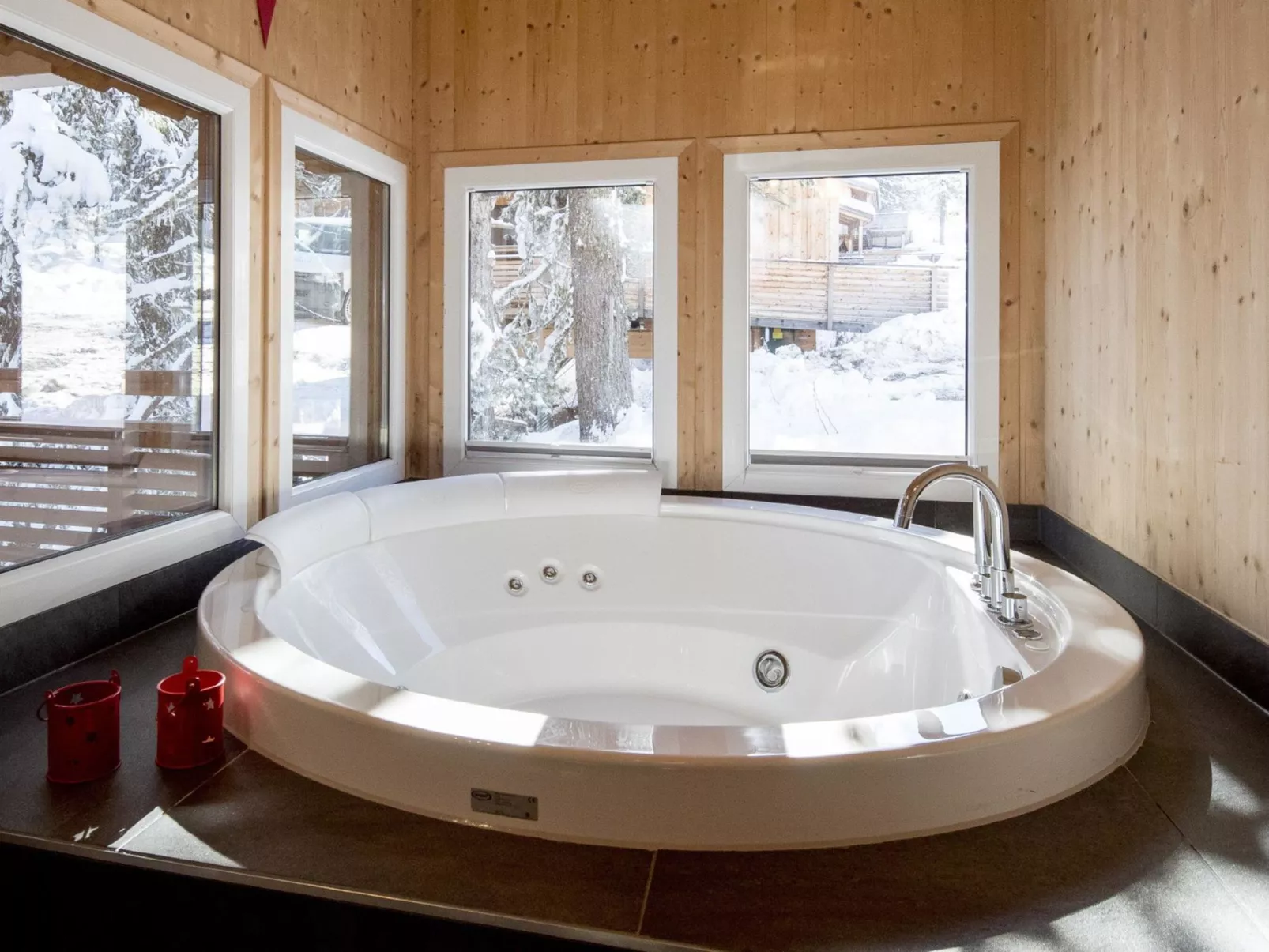 #30 mit IR-Sauna & Sprudelbad innen-Inside