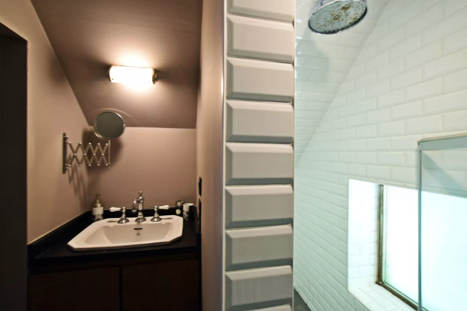 Lumen 7-Bathroom