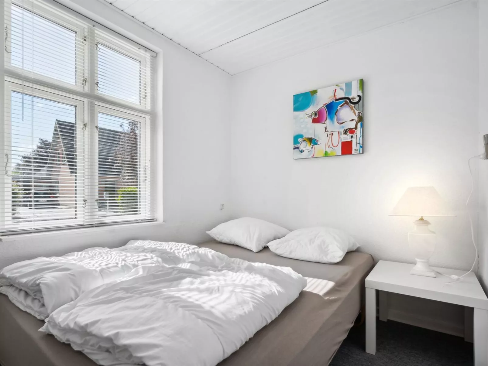 "Essie" - 20km from the sea-Inside