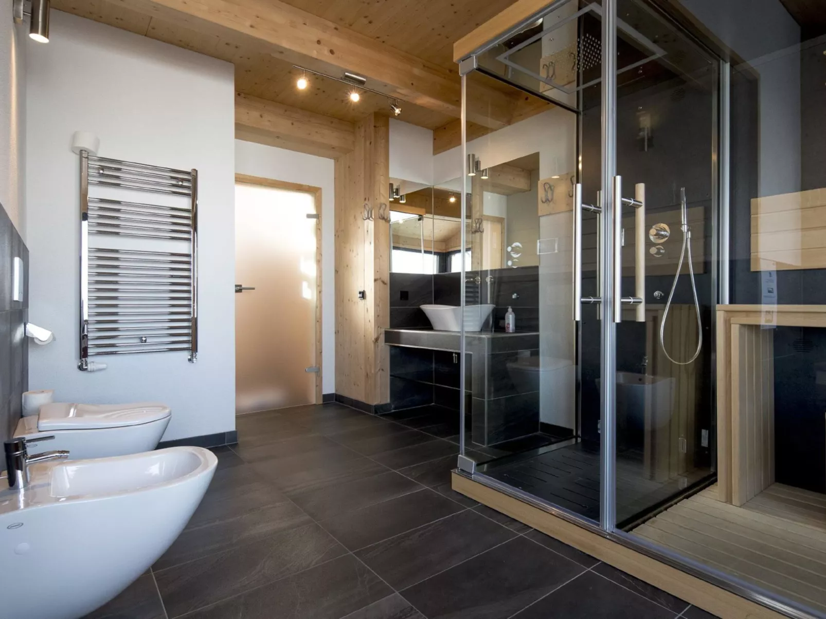 #3 mit IR-Sauna & Sprudelwanne-Inside