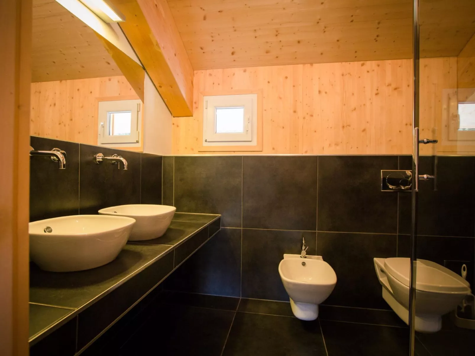 #9 mit IR-Sauna & Sprudelwanne Innen-Inside