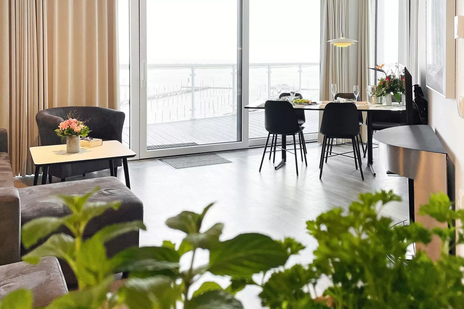 Gemütliches modernes Apartment mit Meerblick-Innenbereich