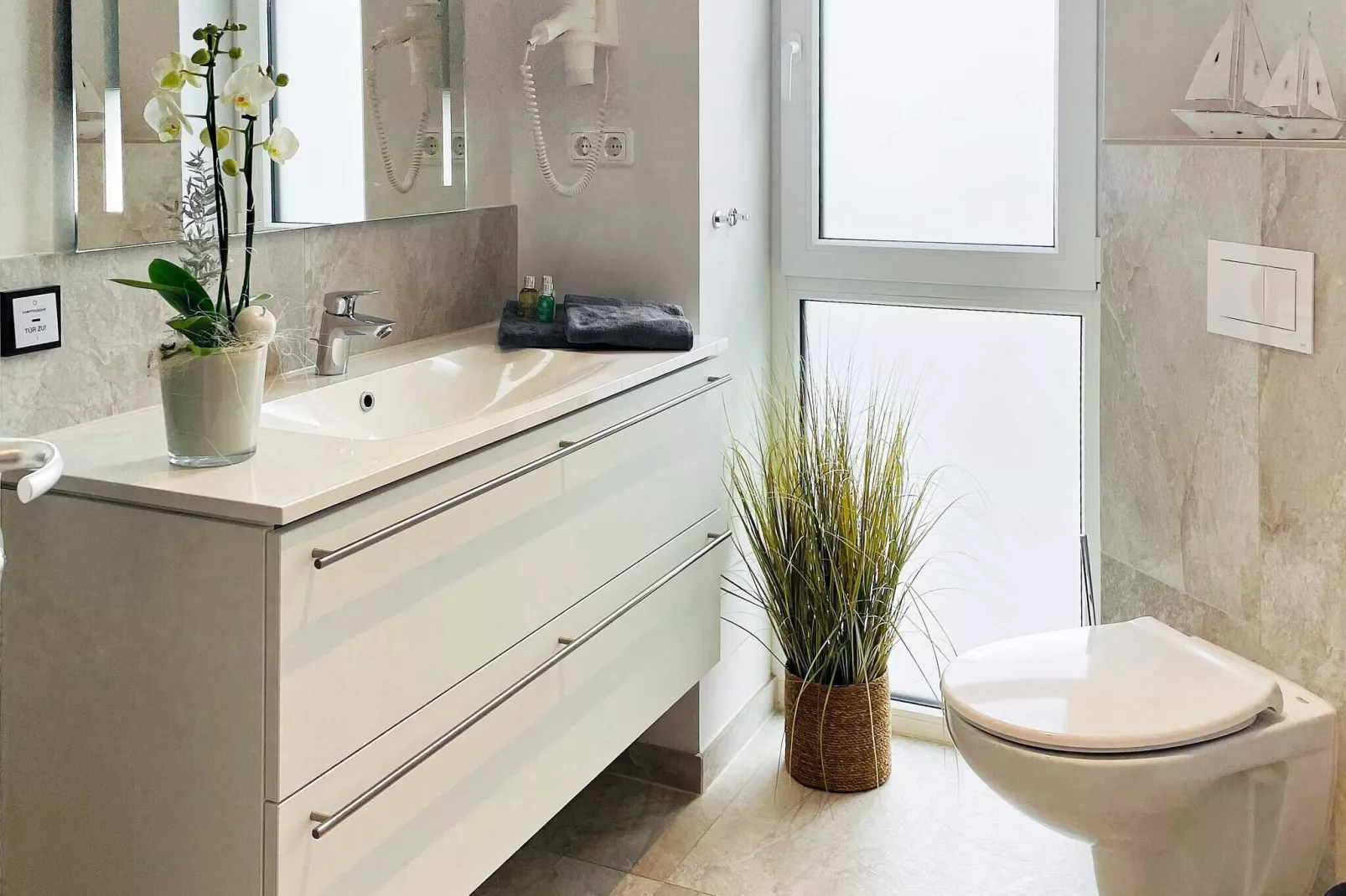 Gemütliches modernes Apartment mit Meerblick-Innenbereich