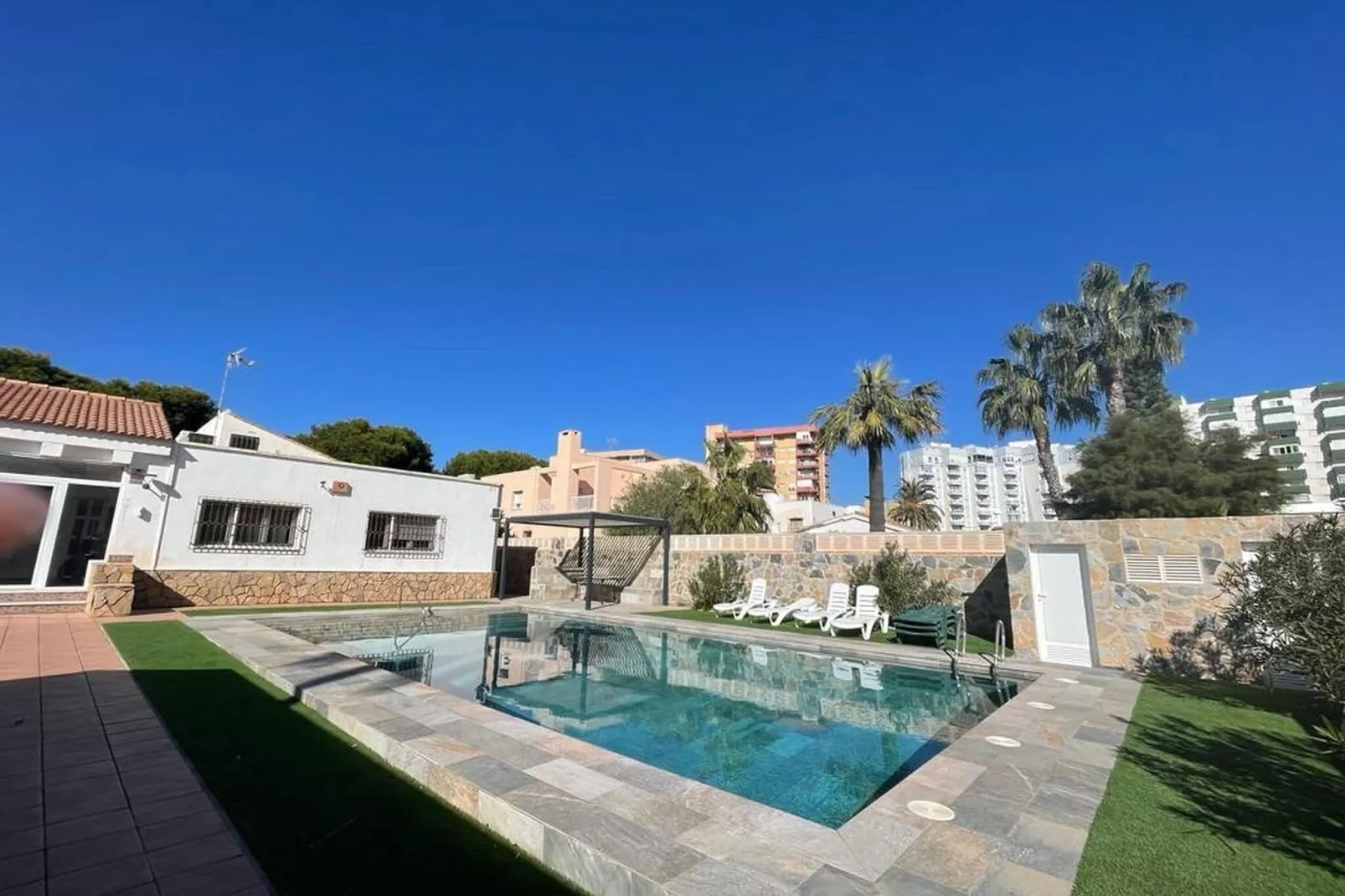 Villa Rio Tajo-Gärten Sommer