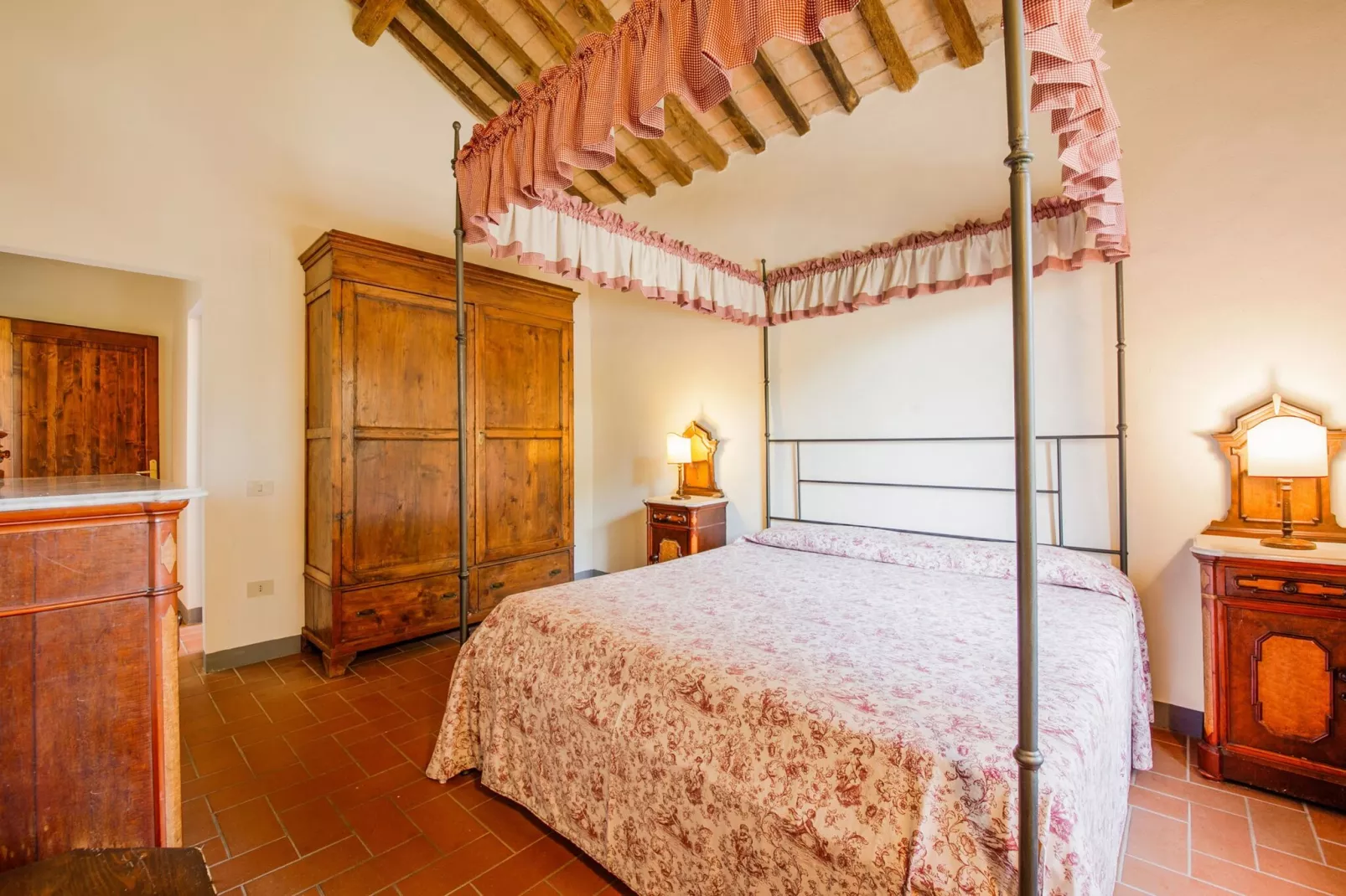 La Suvera-Bedroom
