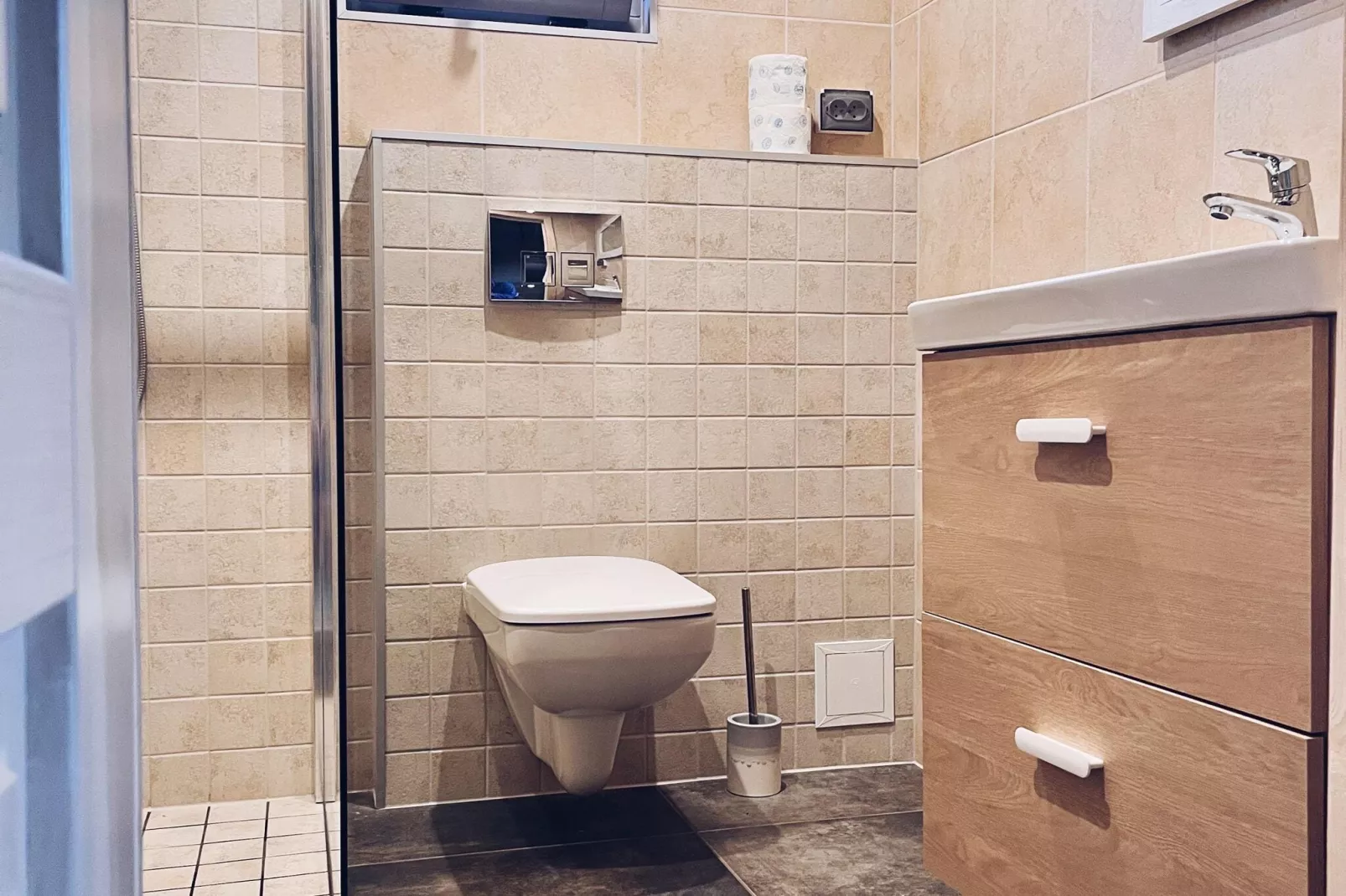 Komfortowe domy wypoczynkowe w Niechorzu Spacerowa 37-Bathroom