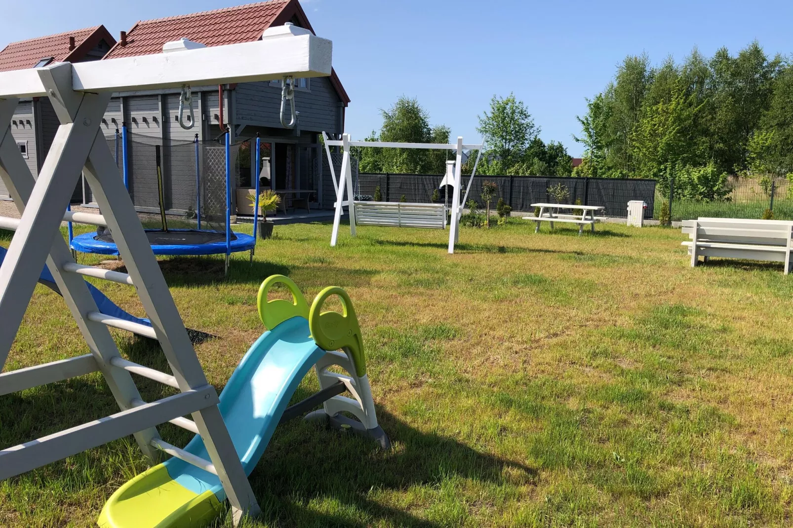 Komfortowe domy wypoczynkowe w Niechorzu Spacerowa 37-Gardens summer