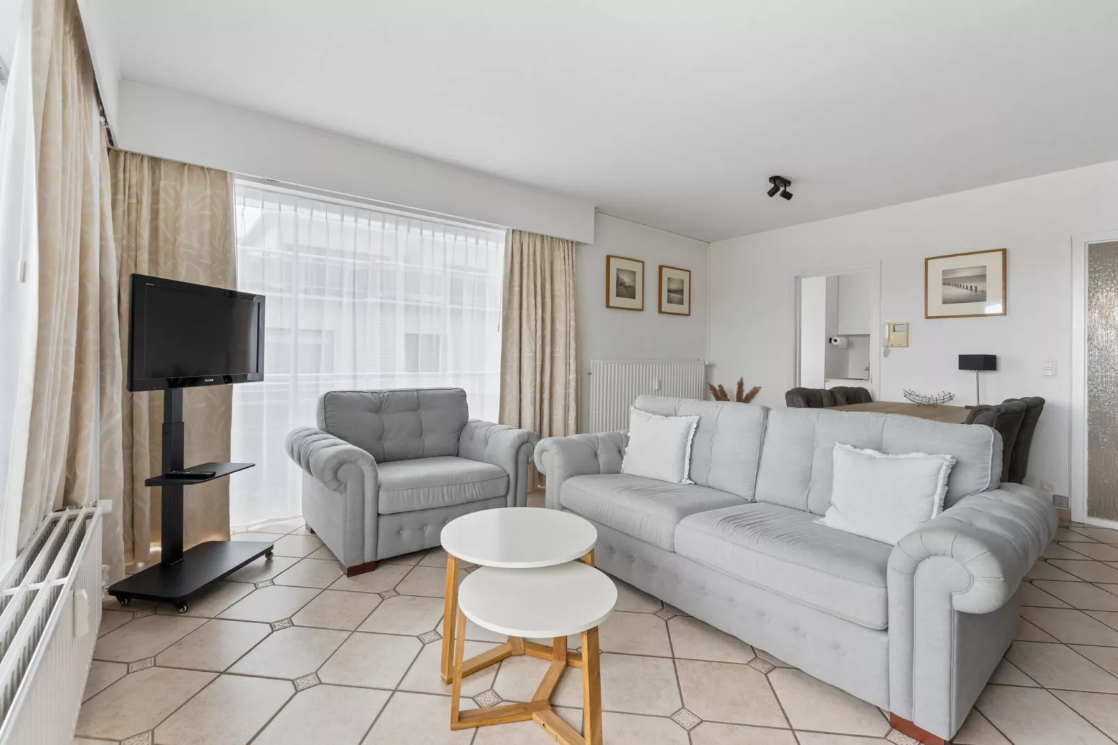 Isis 5C-Living room