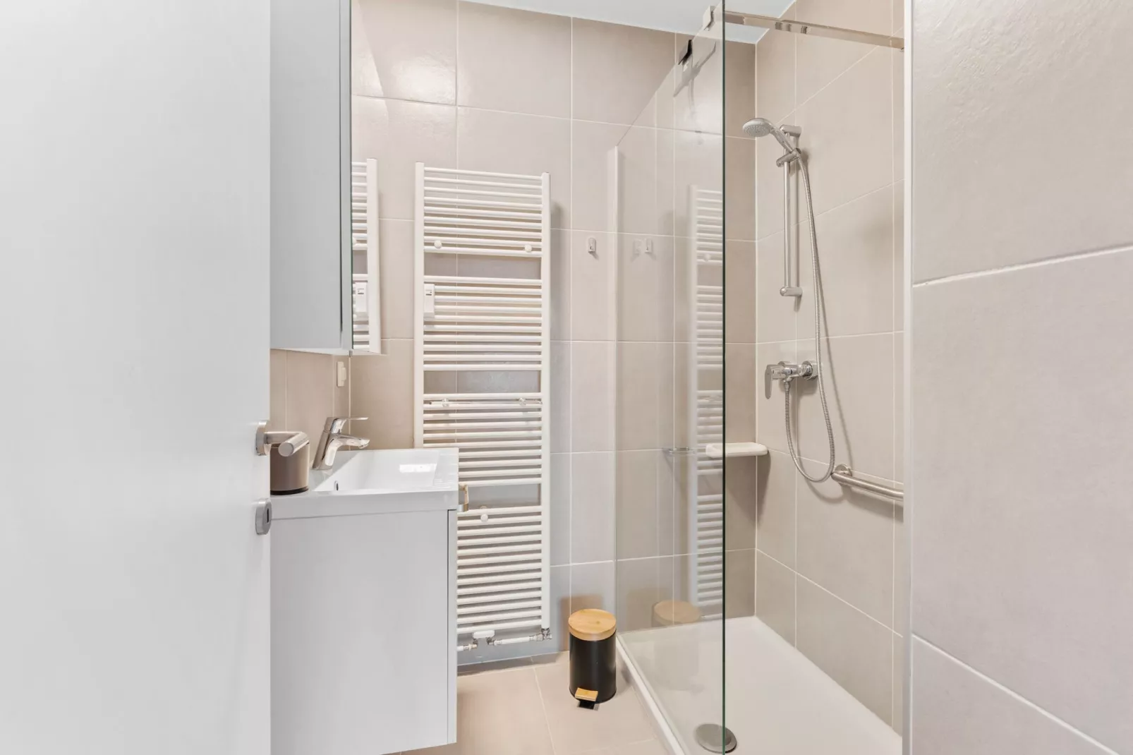 Isis 5C-Bathroom