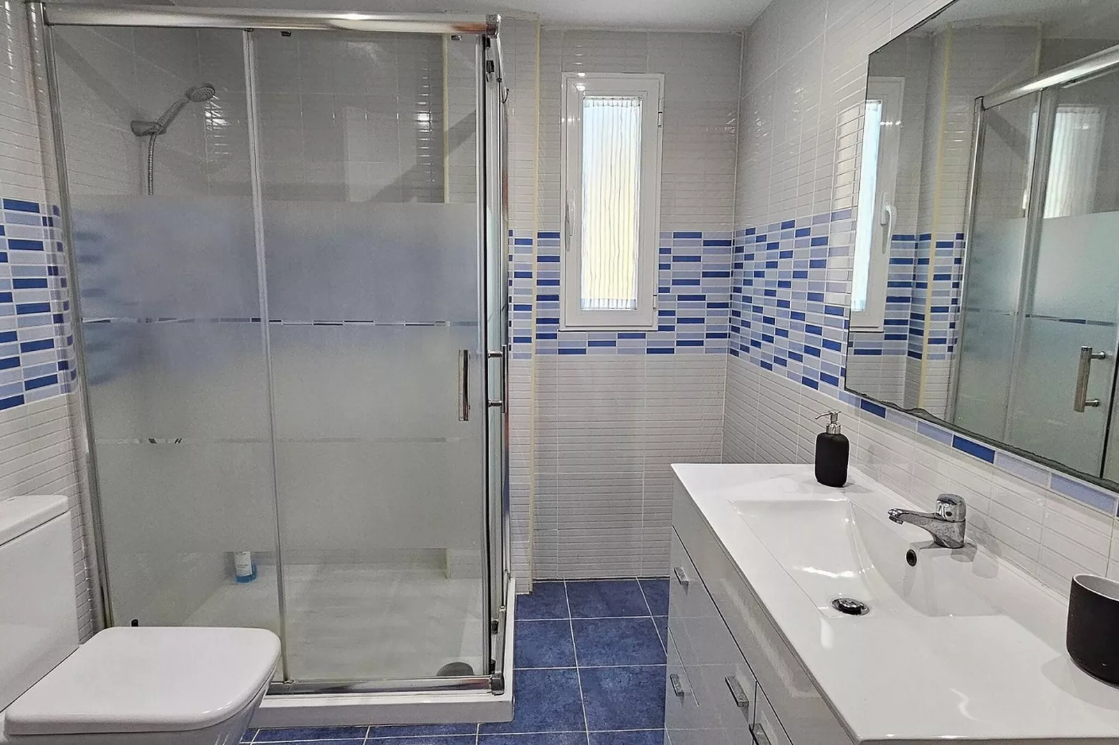 Los Flamencos-Bathroom
