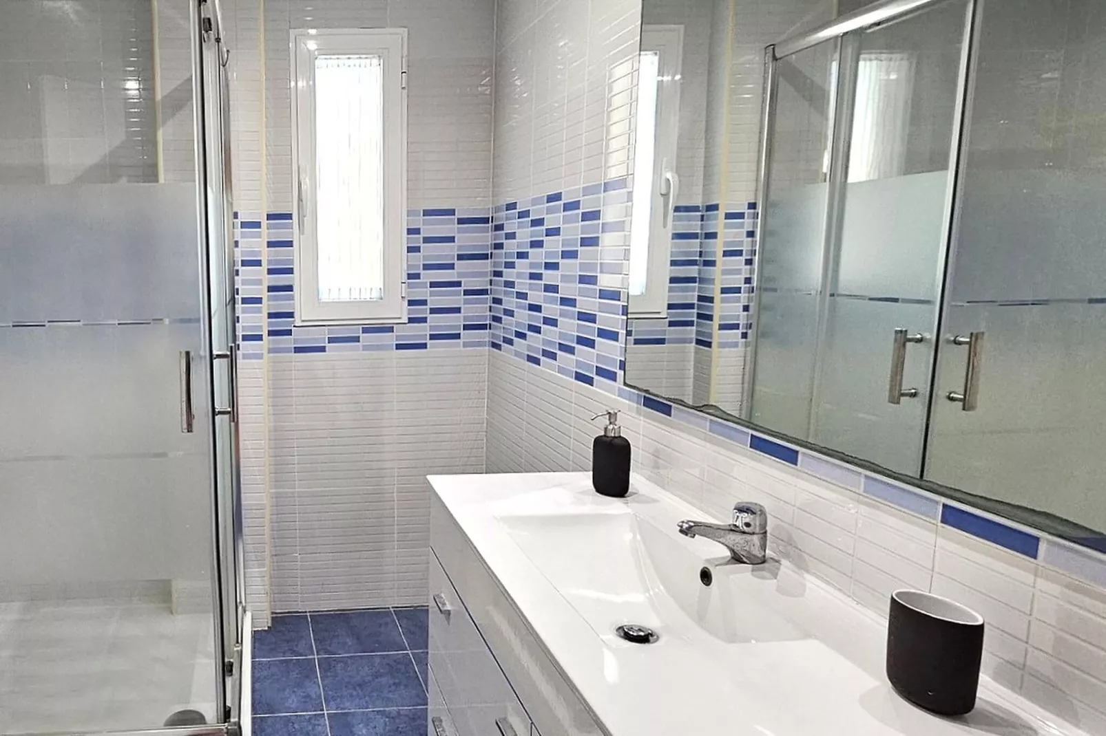 Los Flamencos-Bathroom