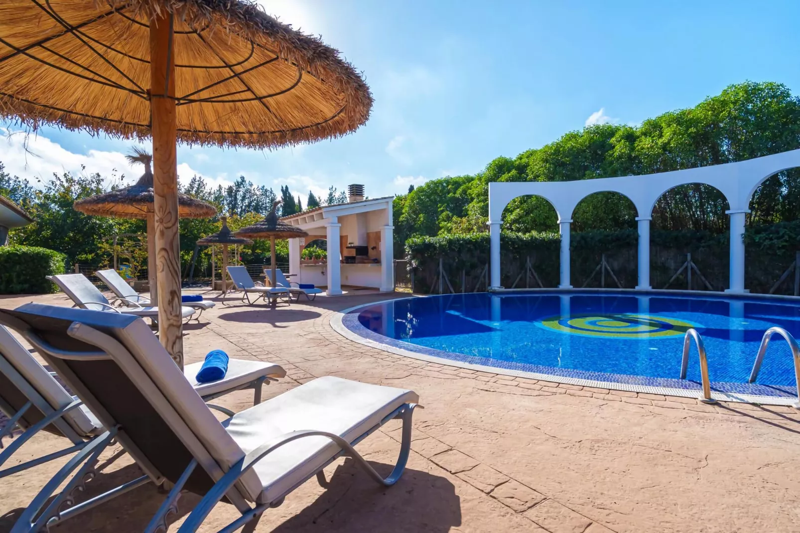 Eden Son Manyo 223-Pool