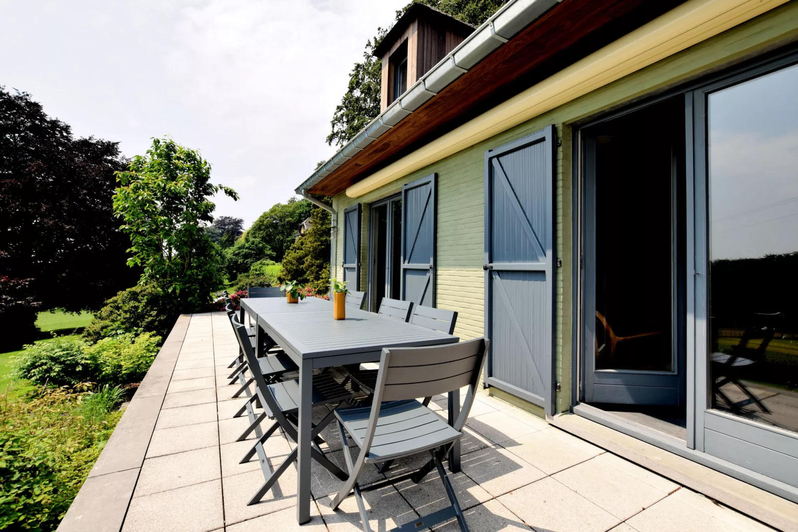 Lumen 5-Terrace balcony