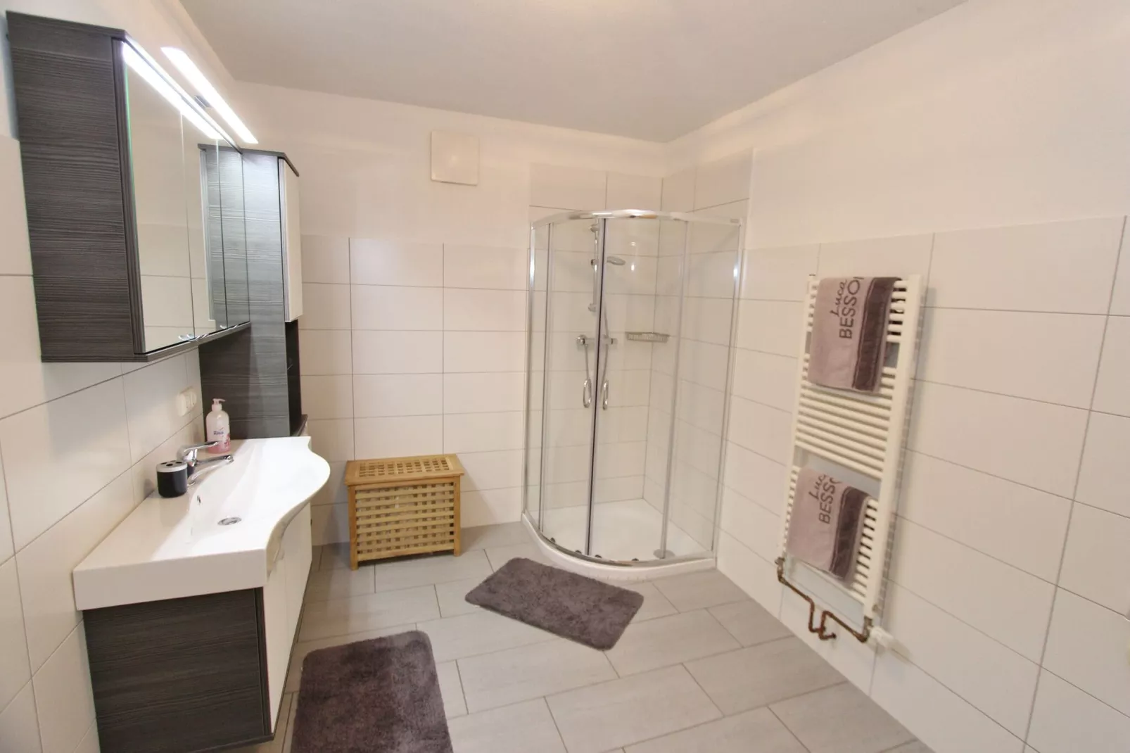 Appartement Mountain Joys-Bathroom