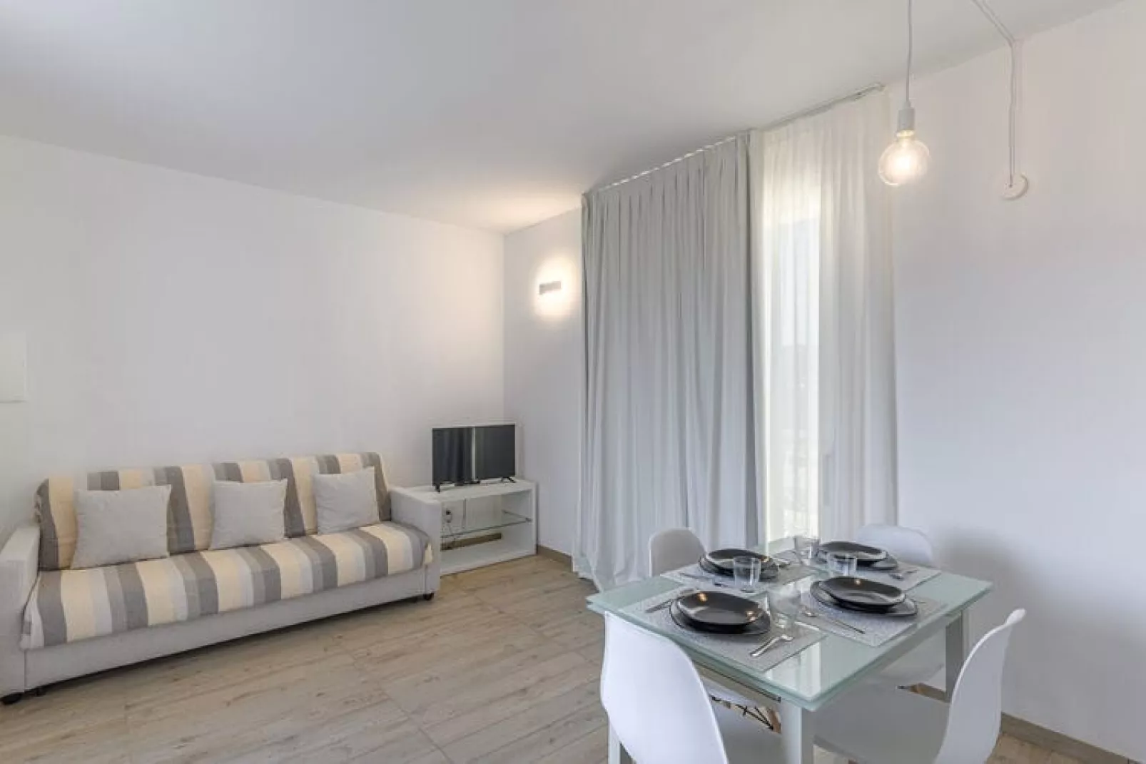 Residence Capo Falcone Stintino "Trilo 6 Premium"-Living room