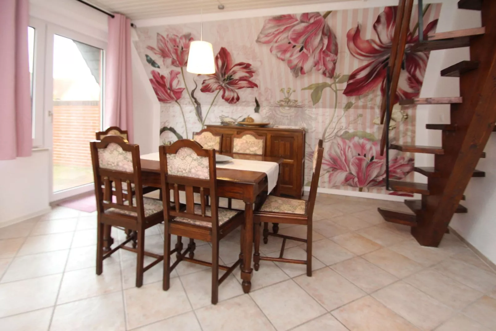 Toms Hütte 16-Dining room