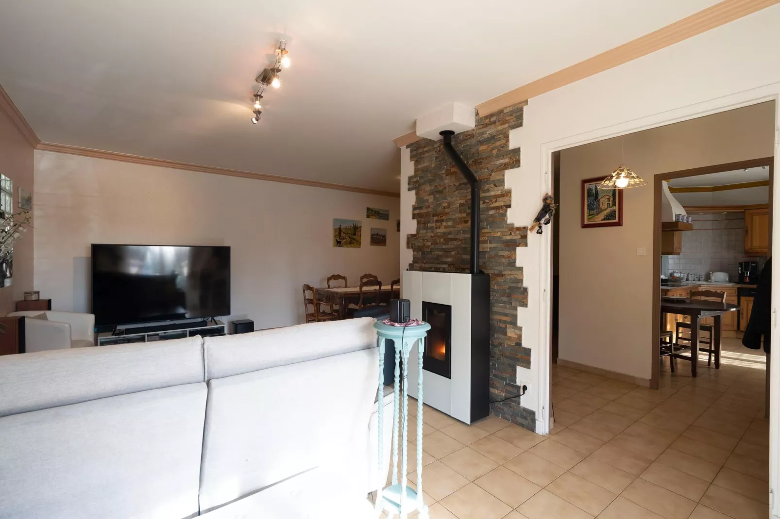 Villa Sorgues-Living room