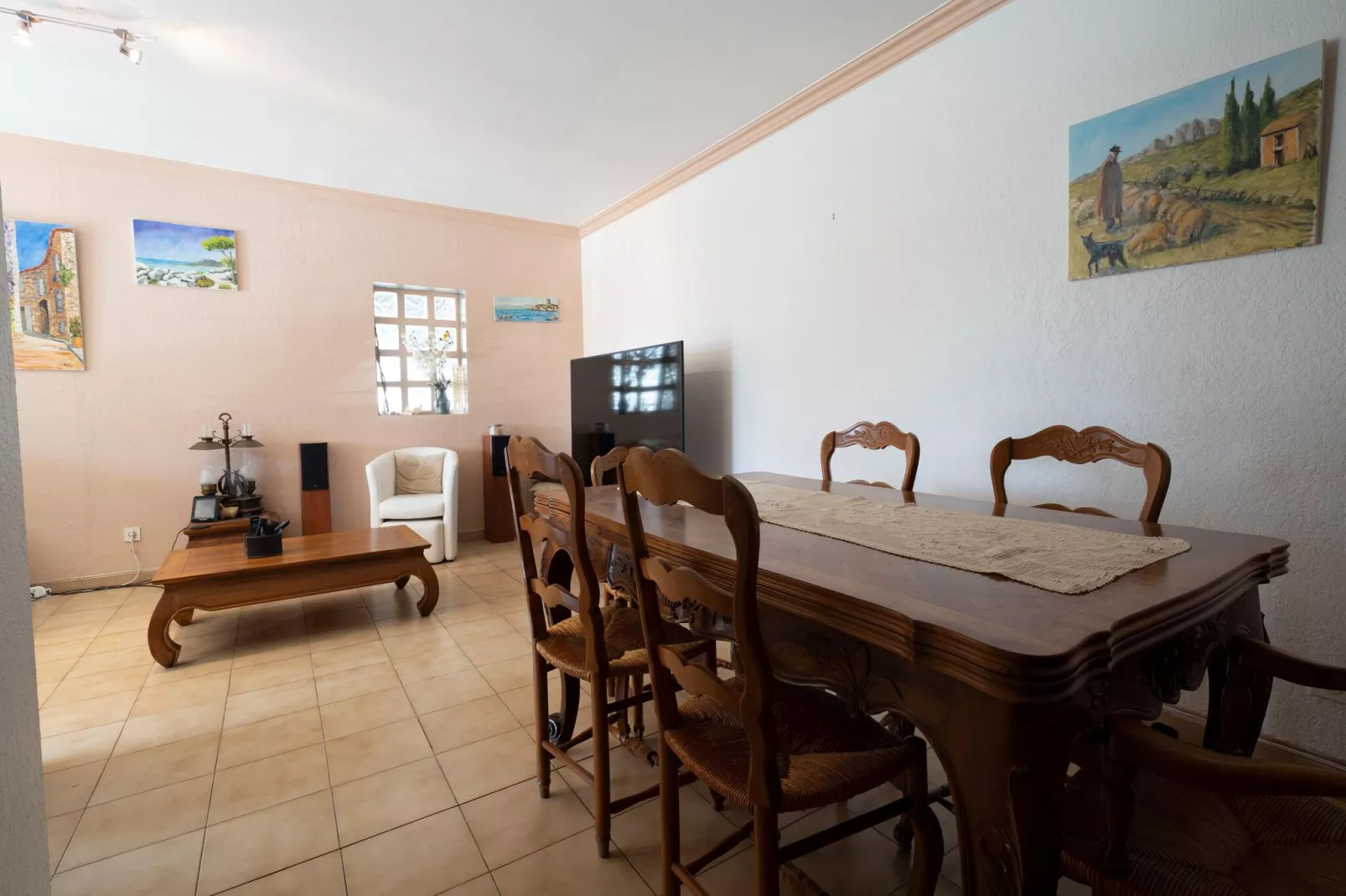 Villa Sorgues-Dining room