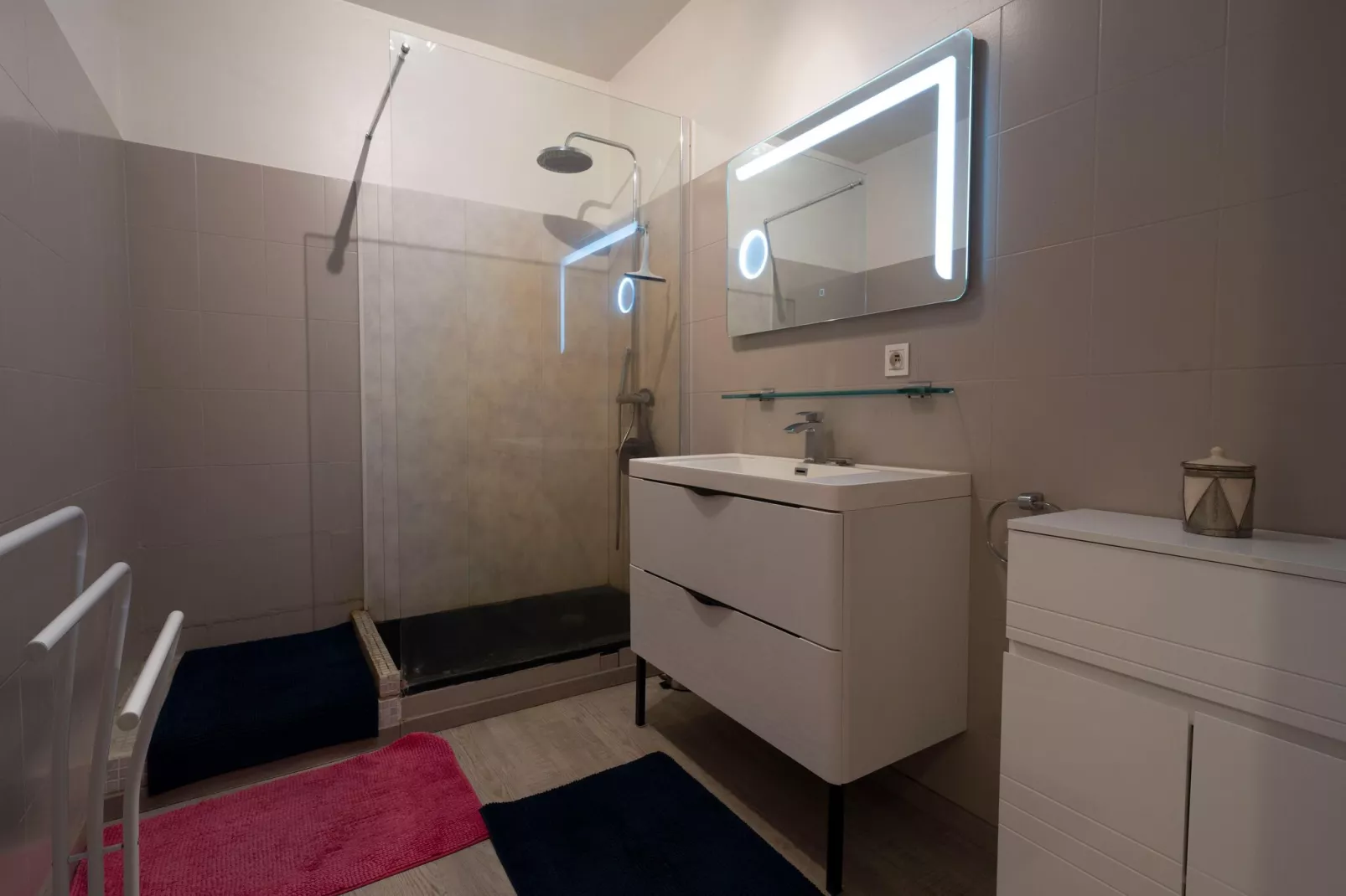 Villa Sorgues-Bathroom