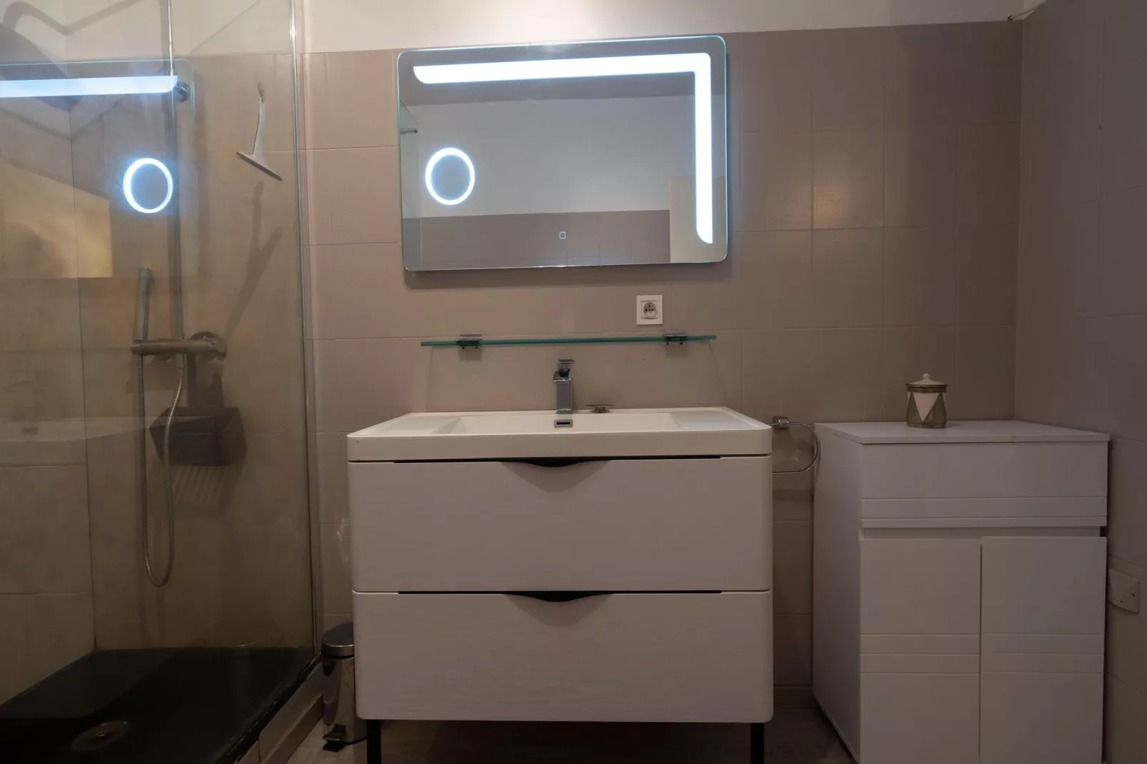Villa Sorgues-Bathroom