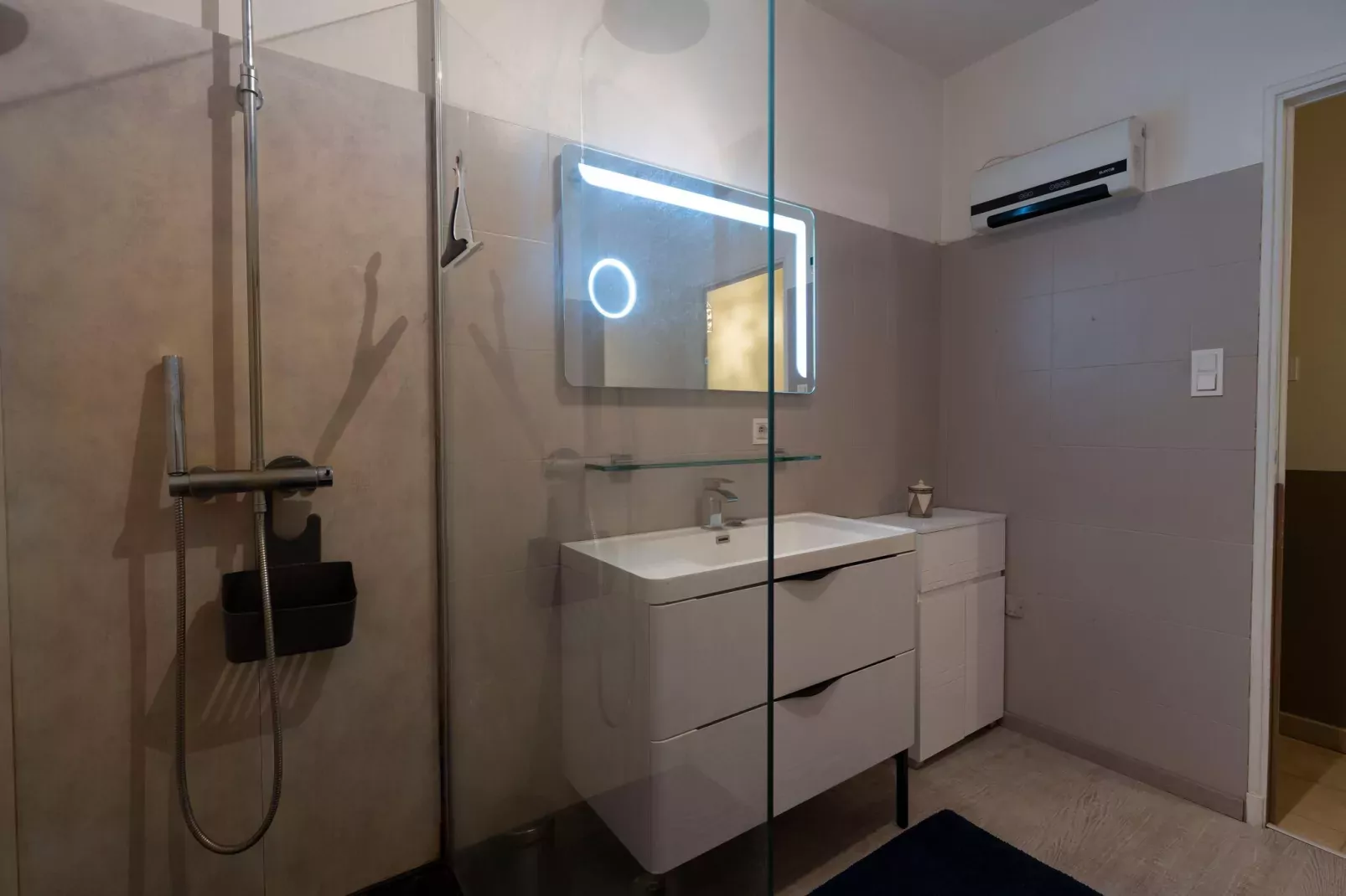 Villa Sorgues-Bathroom