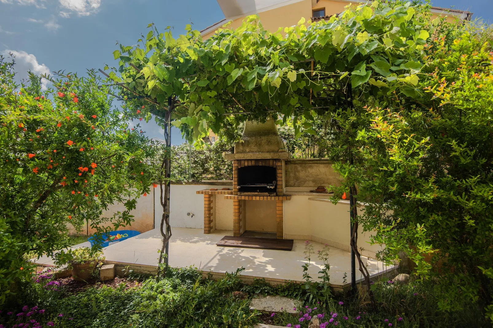 House Vinkuran/Veliki-Gardens summer