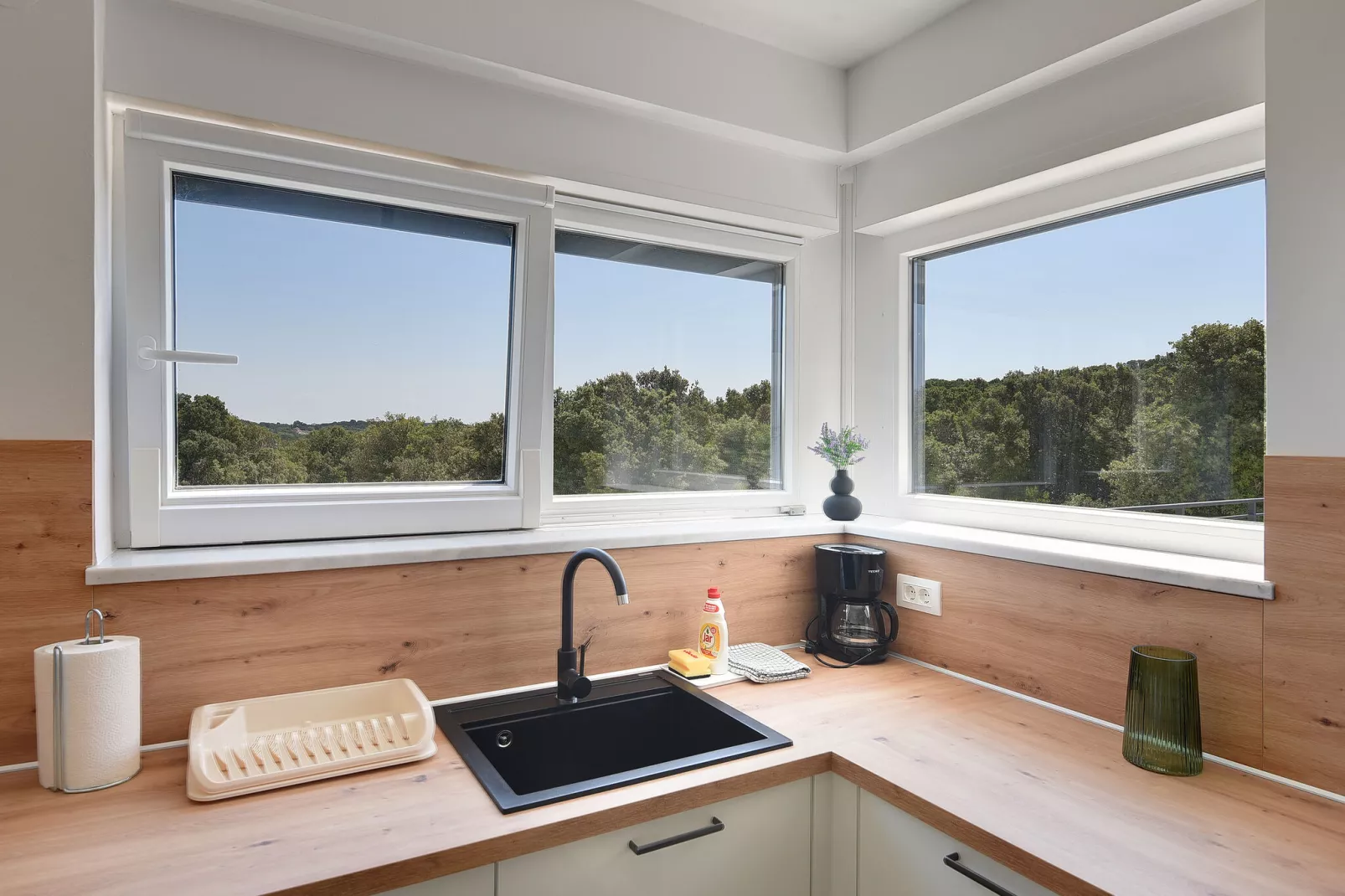 Cube Box House - Angelini-Kitchen