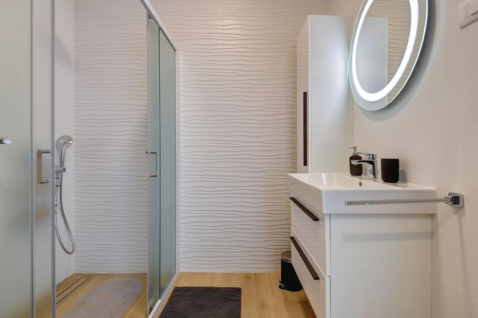 Cube Box House - Angelini-Bathroom