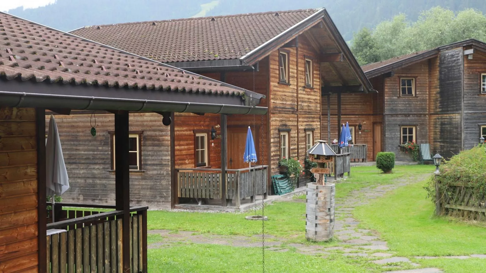 Urige Doppelhaushälfte 8 und 9-Exterior summer