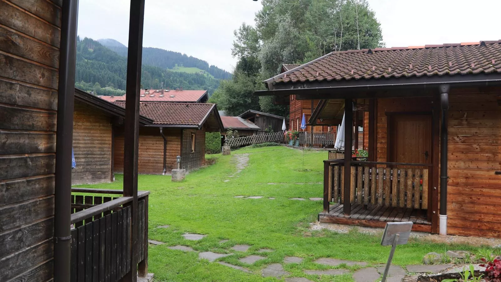 Urige Doppelhaushälfte 8 und 9-Exterior summer