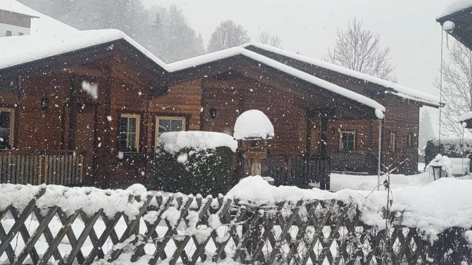 Urige Chalets 14 und 17-Exterior winter