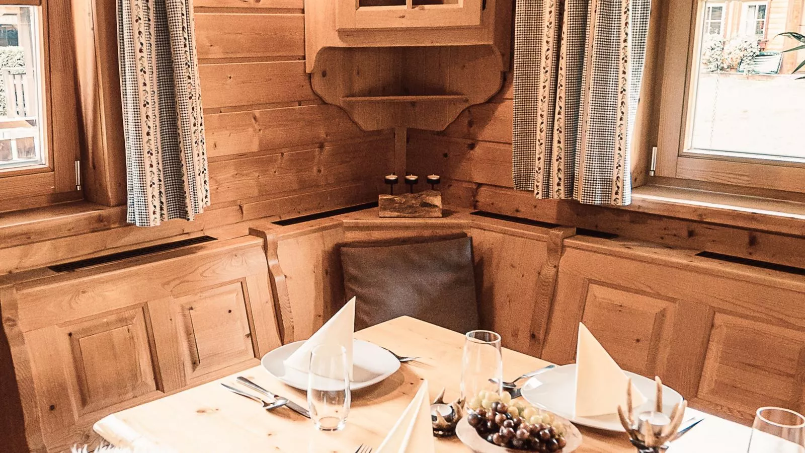 Urige Chalets 14 und 17-Dining room