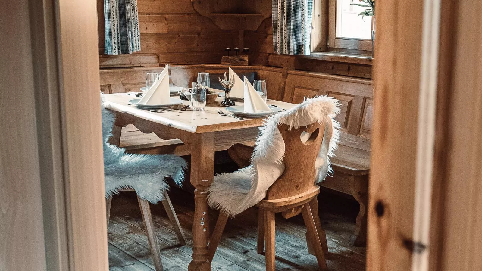 Urige Chalets 14 und 17-Dining room