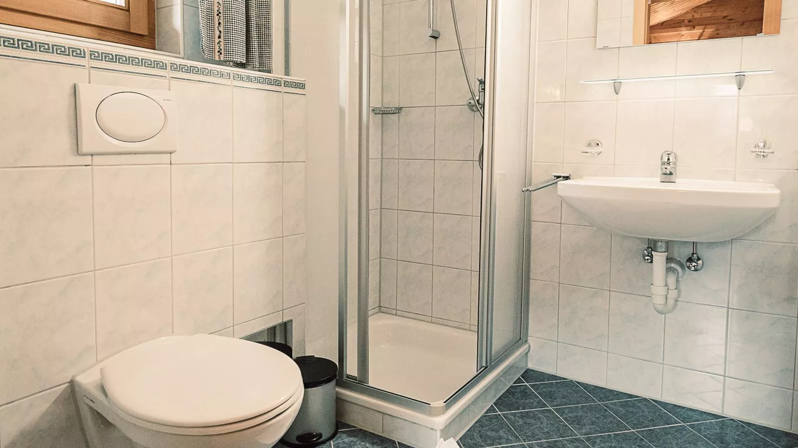 Urige Chalets 14 und 17-Bathroom