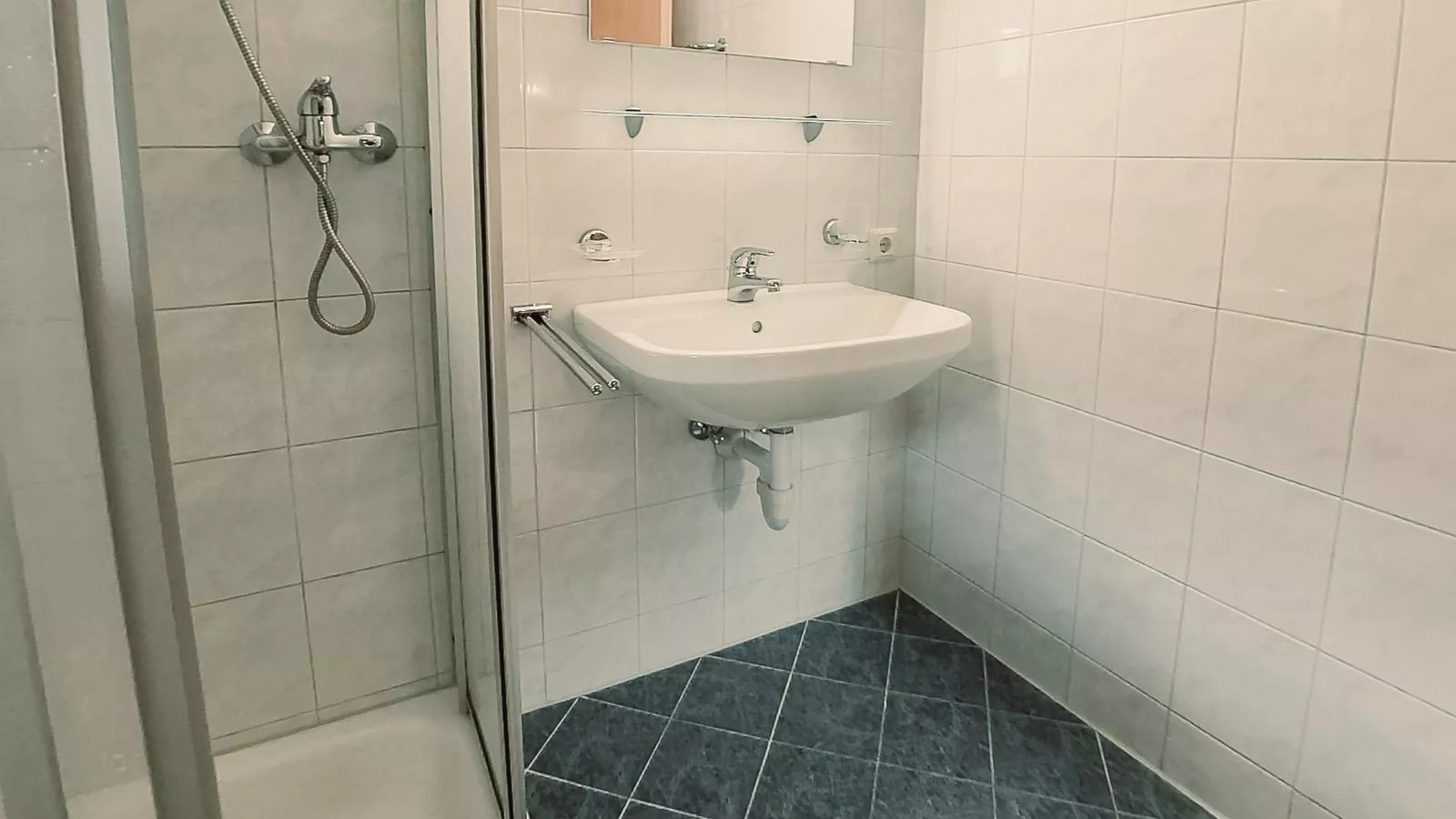 Urige Chalets 14 und 17-Bathroom