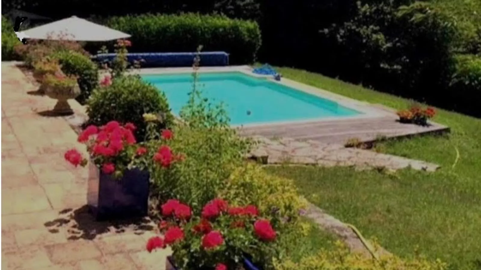 La Maison sur la Colline-Pool