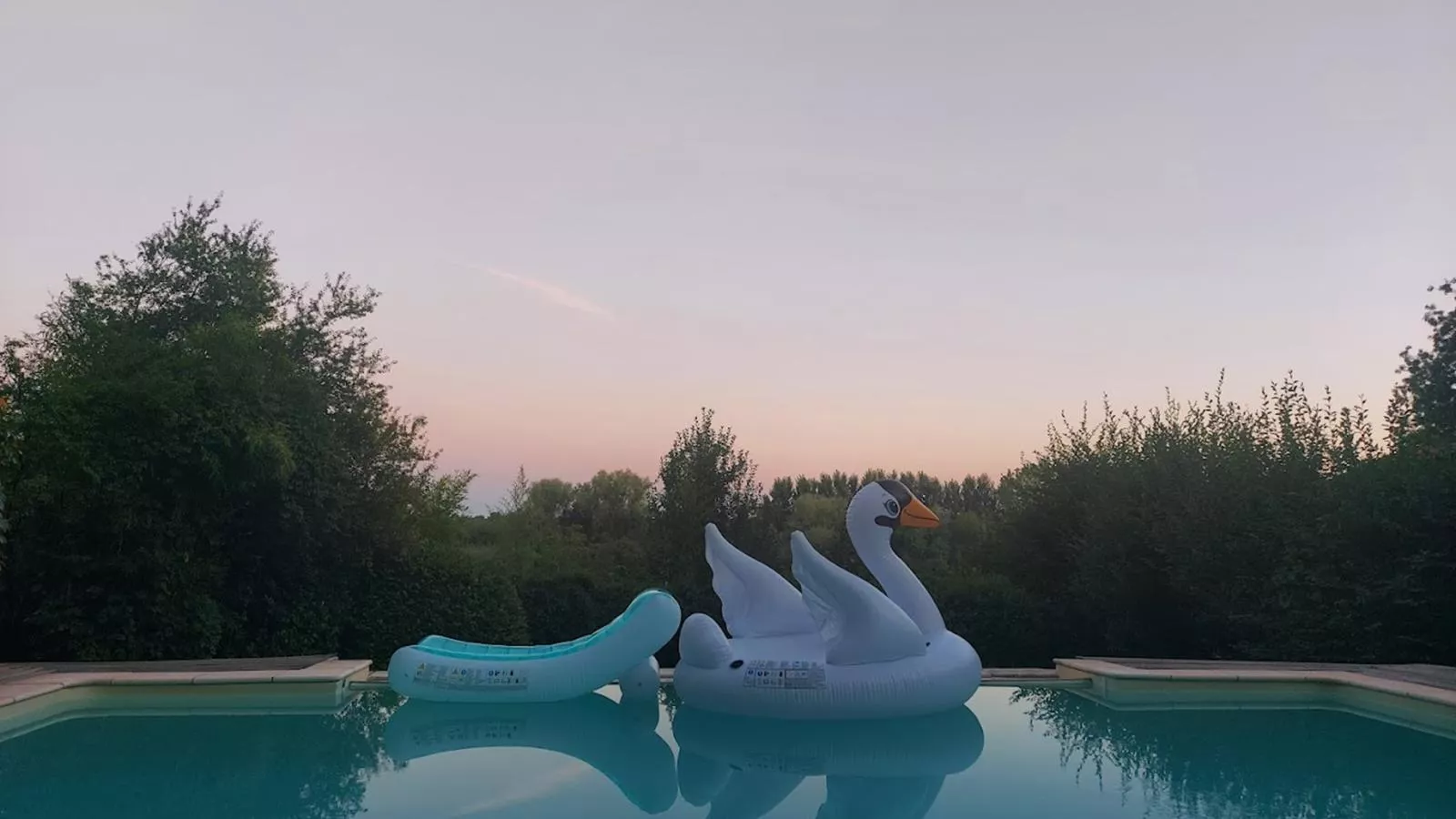 La Maison sur la Colline-Pool