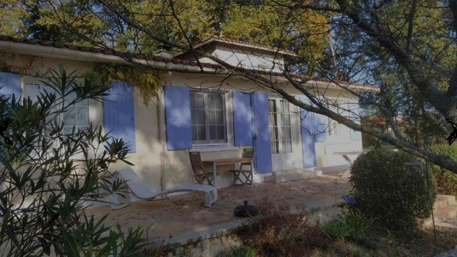 La Maison sur la Colline-Exterior summer